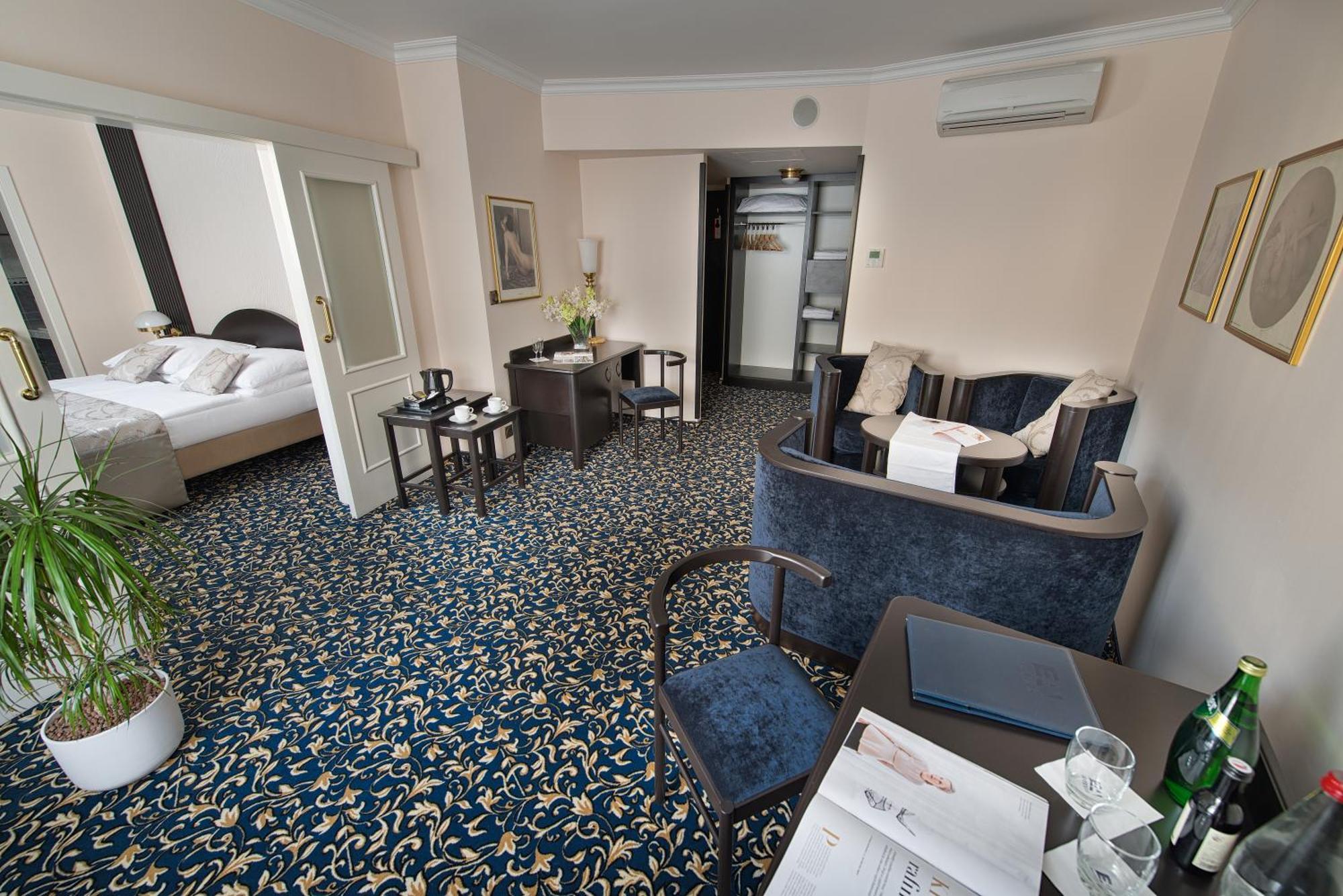 Hotel Esprit Prague Ngoại thất bức ảnh